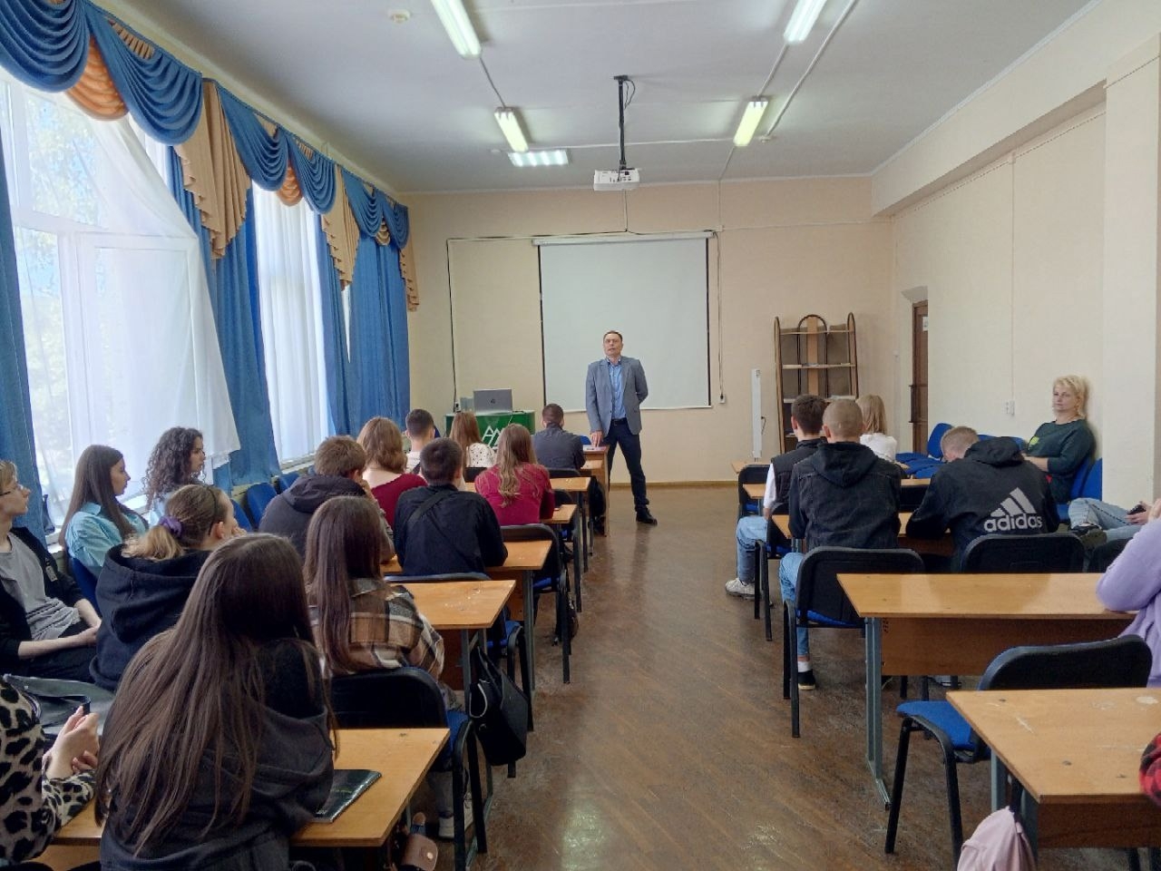 Встреча студентов с представителем управления Пограничной службы ФСБ России по Краснодарскому краю в г. Сочи Встреча студентов с представителем управления Пограничной службы ФСБ России по Краснодарскому краю в г. Сочи
