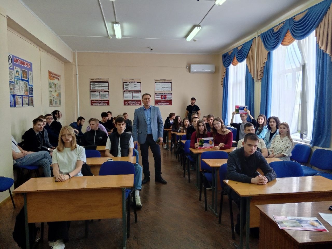 Встреча студентов с представителем управления Пограничной службы ФСБ России по Краснодарскому краю в г. Сочи Встреча студентов с представителем управления Пограничной службы ФСБ России по Краснодарскому краю в г. Сочи
