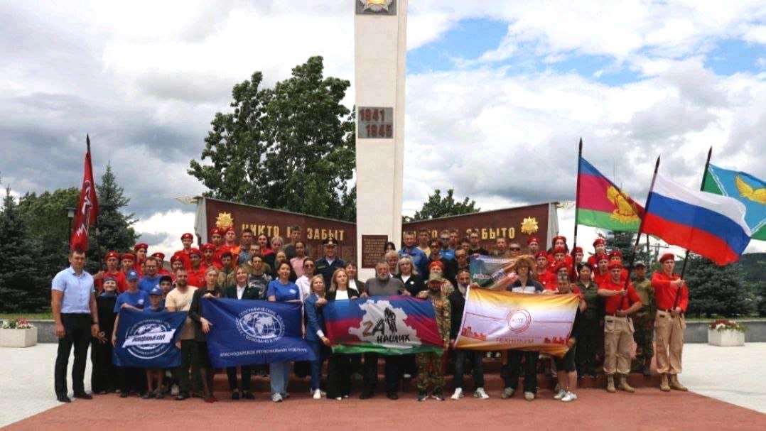 Церемония возложения цветов