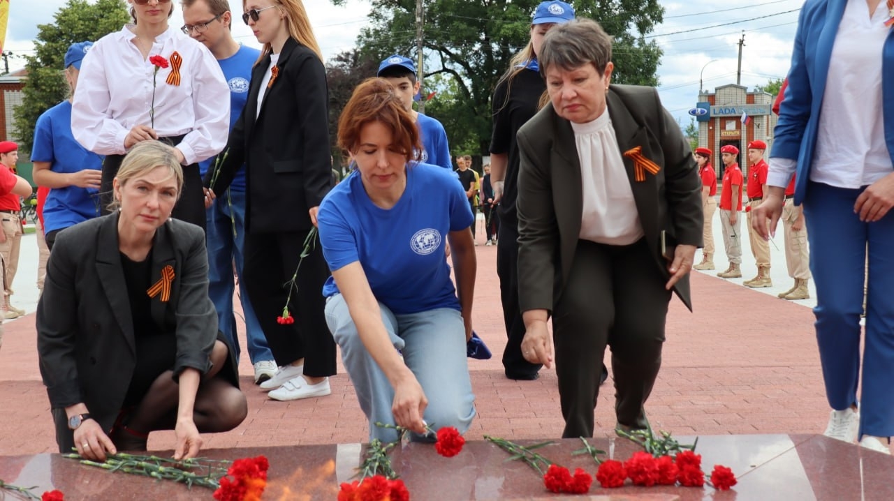 Церемония возложения цветов Церемония возложения цветов
