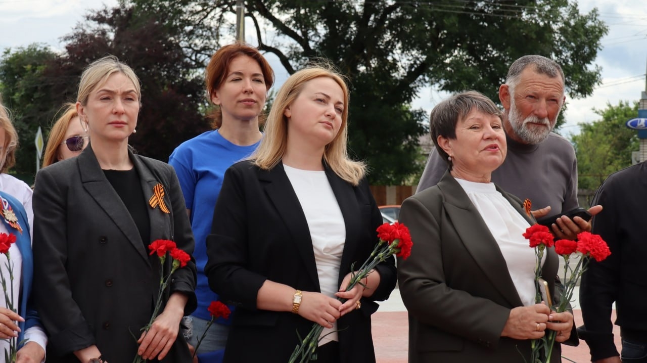 Церемония возложения цветов Церемония возложения цветов