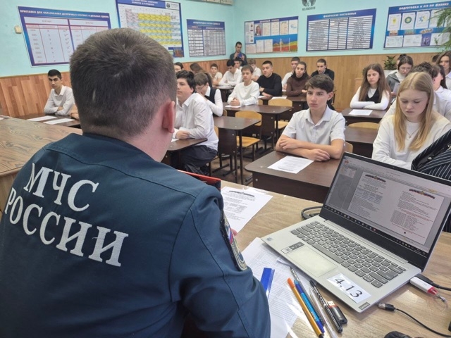 Профэкспедиция в профессию "Пожарный" Профэкспедиция в профессию "Пожарный"