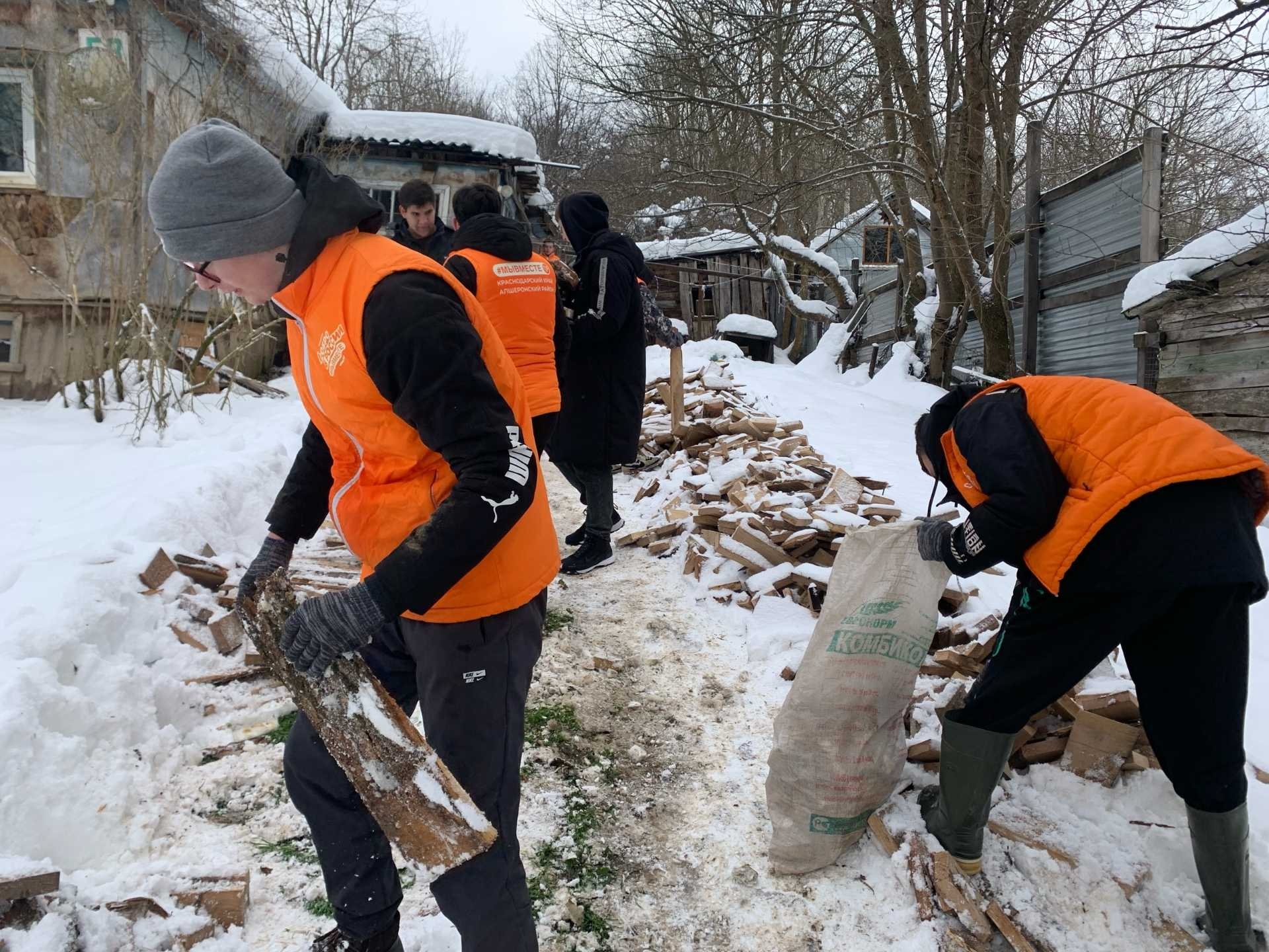 Акция "Согреем сердца" Акция "Согреем сердца"