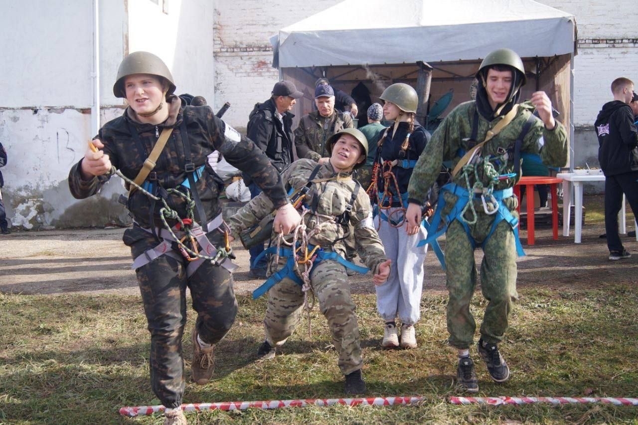 Проведении ежегодных районных открытых военно-спортивно-туристских соревнований среди молодежных команд «Игра всерьез!» Проведении ежегодных районных открытых военно-спортивно-туристских соревнований среди молодежных команд «Игра всерьез!»