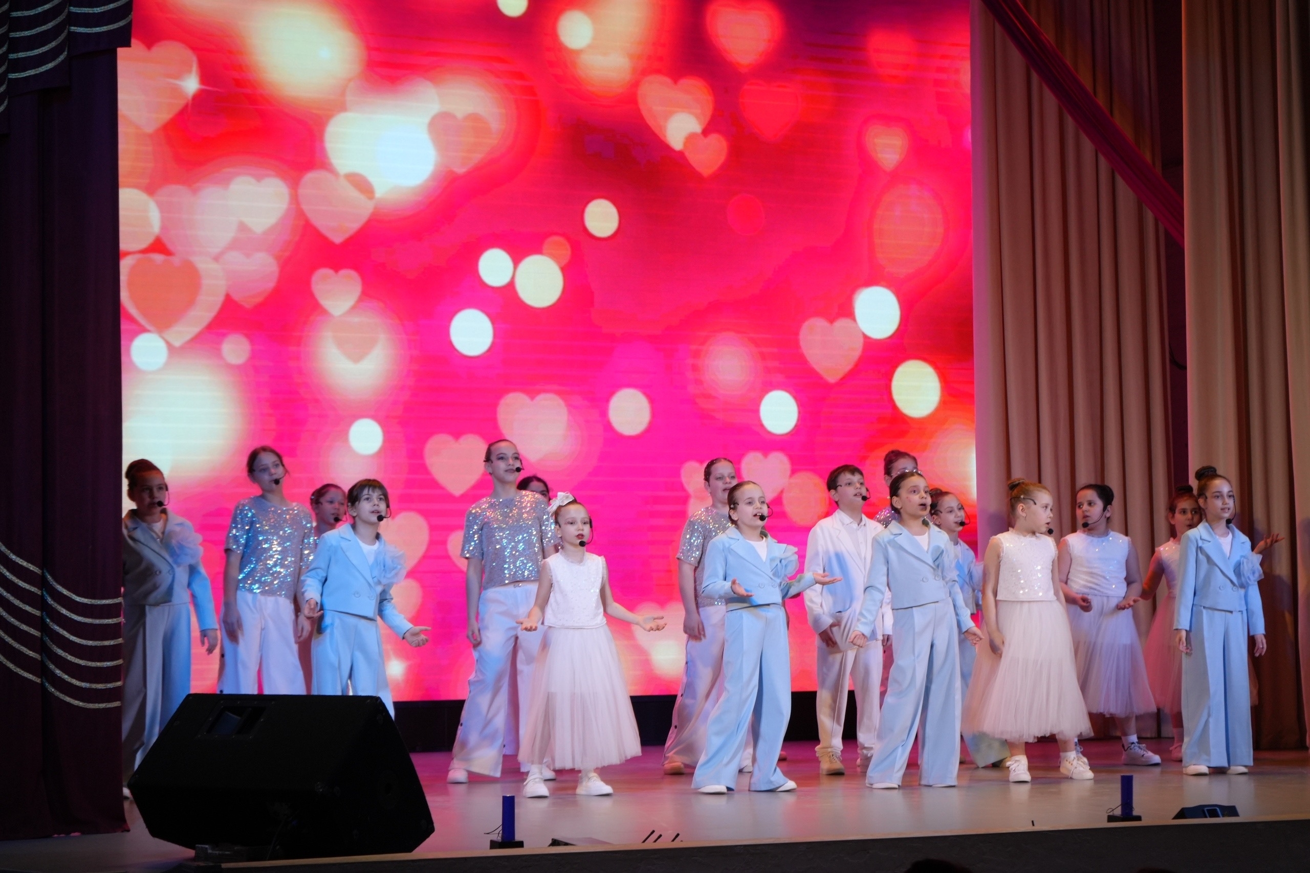 праздничный концерт "Весны прекрасные мгновения" праздничный концерт "Весны прекрасные мгновения"