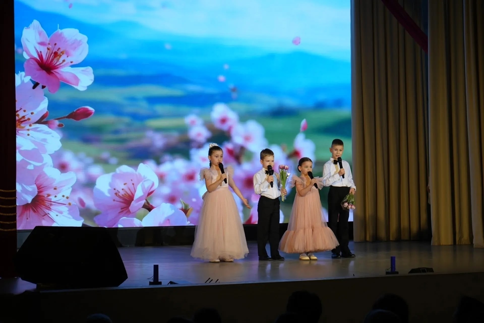 праздничный концерт "Весны прекрасные мгновения" праздничный концерт "Весны прекрасные мгновения"