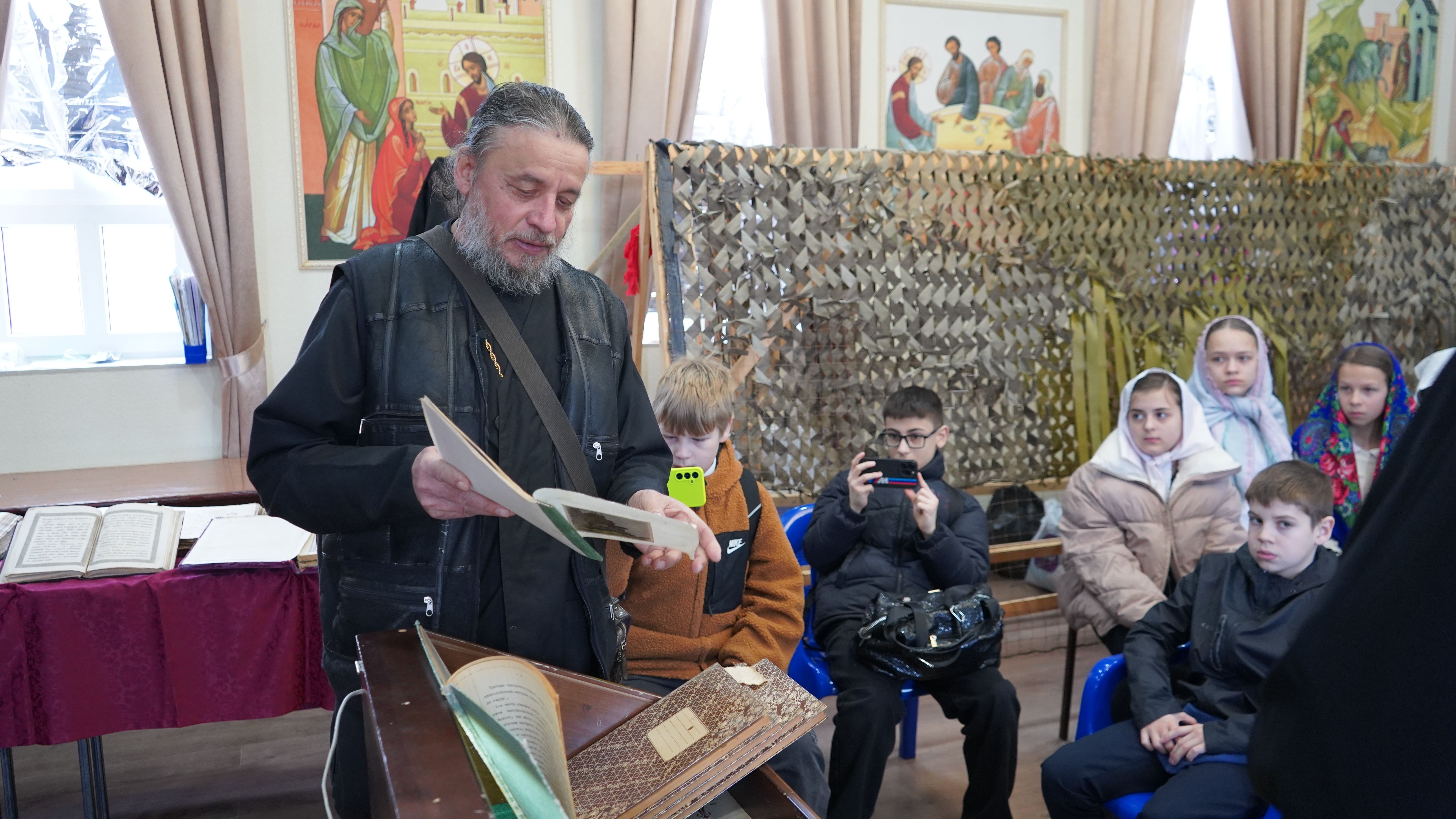 Экскурсия в Свято‑Покровский храм на тему «Христианство как ведущая мировая религия. Христианство на Руси» Экскурсия в Свято‑Покровский храм на тему «Христианство как ведущая мировая религия. Христианство на Руси»