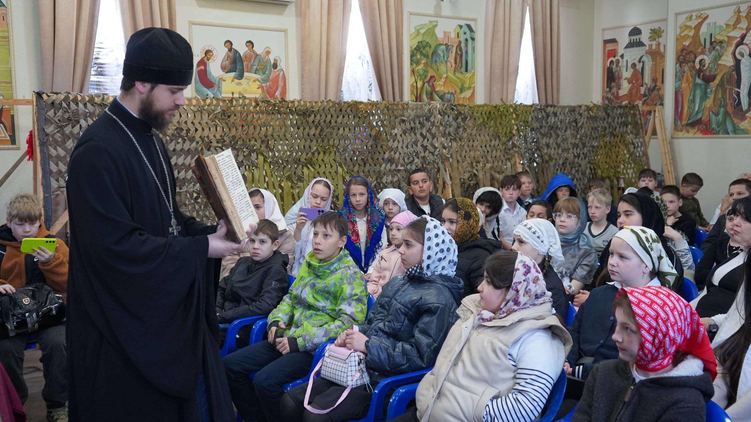 Экскурсия в Свято‑Покровский храм на тему «Христианство как ведущая мировая религия. Христианство на Руси» Экскурсия в Свято‑Покровский храм на тему «Христианство как ведущая мировая религия. Христианство на Руси»