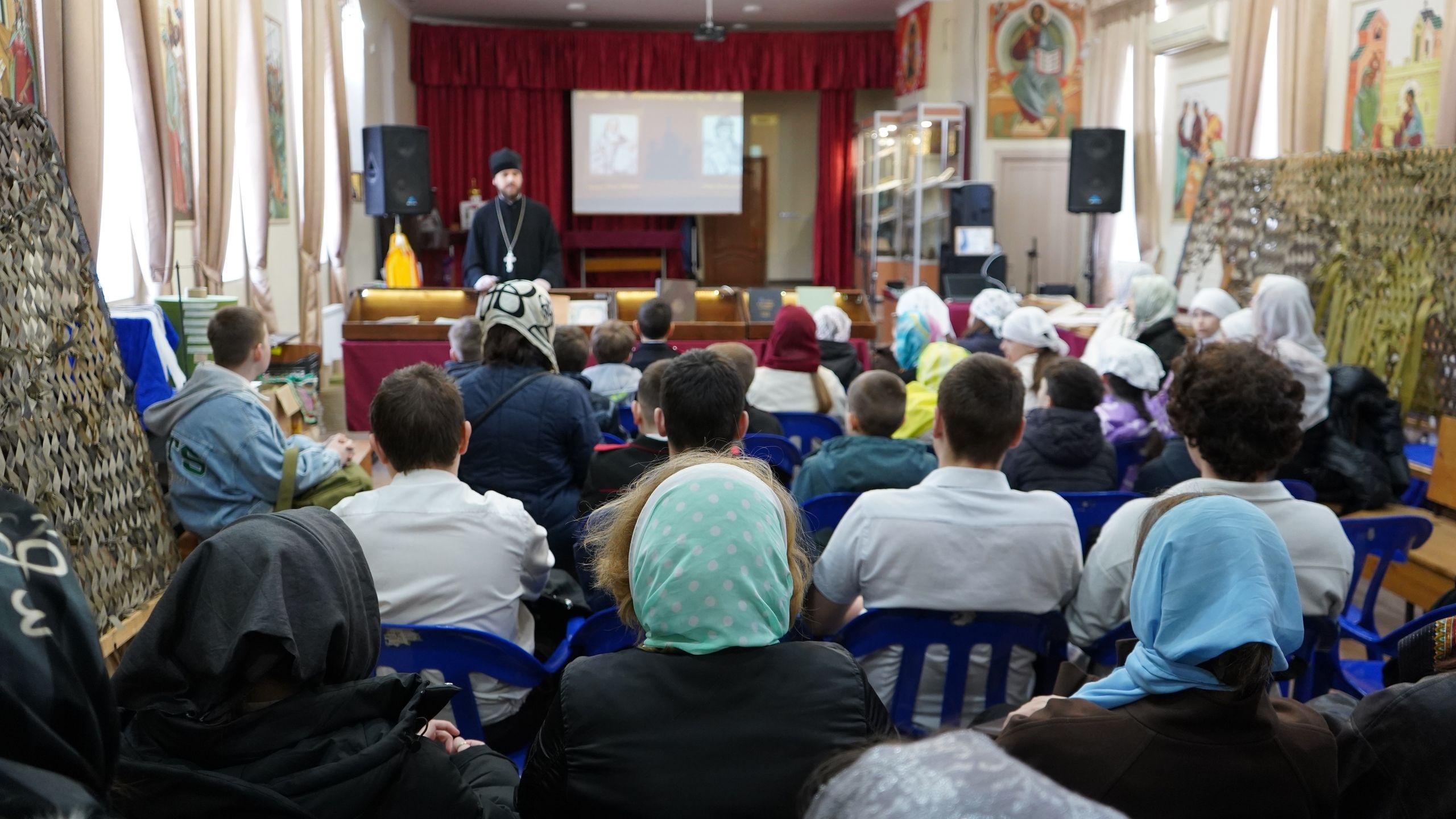 Экскурсия в Свято‑Покровский храм на тему «Христианство как ведущая мировая религия. Христианство на Руси» Экскурсия в Свято‑Покровский храм на тему «Христианство как ведущая мировая религия. Христианство на Руси»